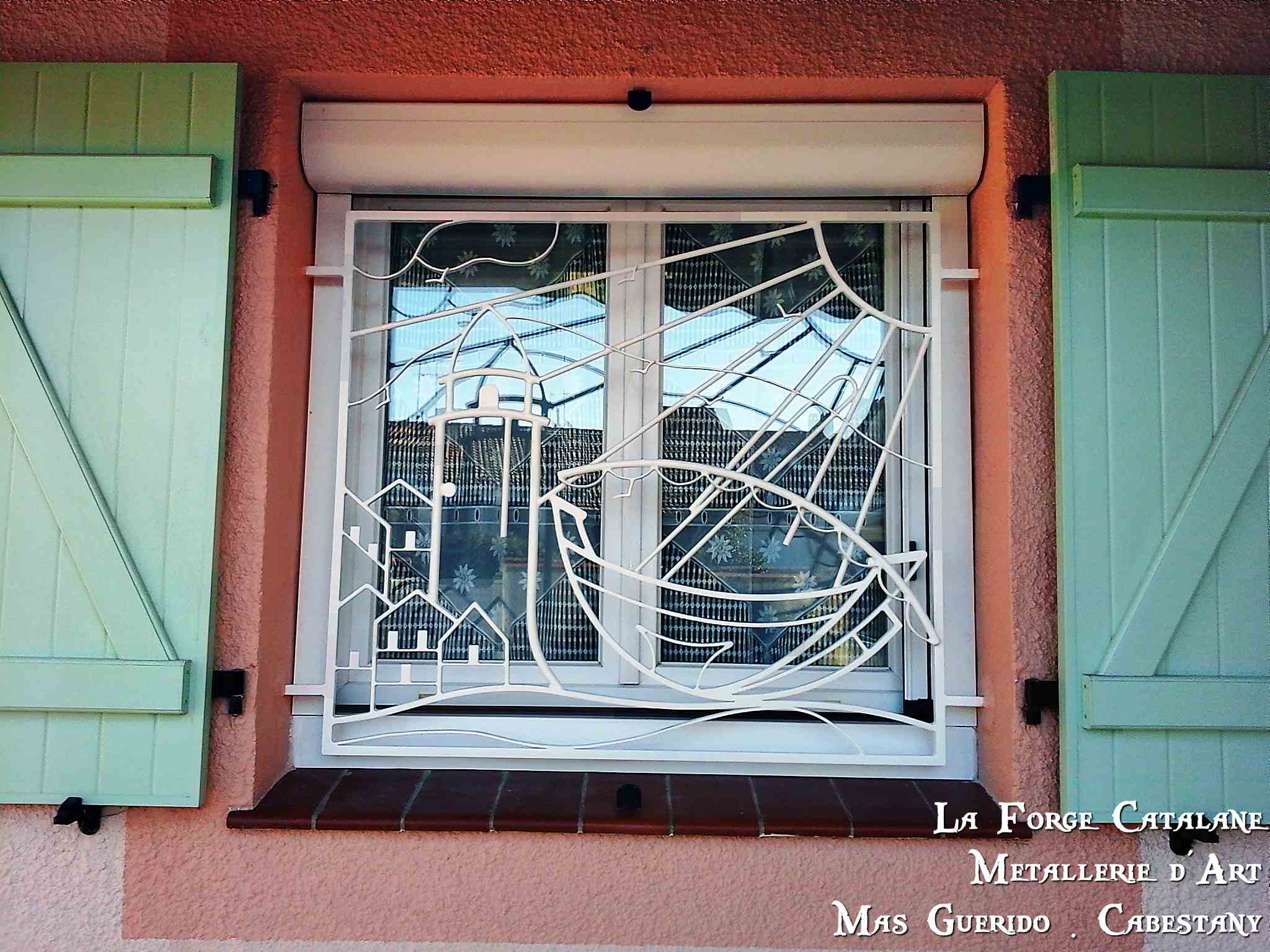 grille fixe décorative protection collioure soleil rond rondin fer forge catalane cabestany.jpg